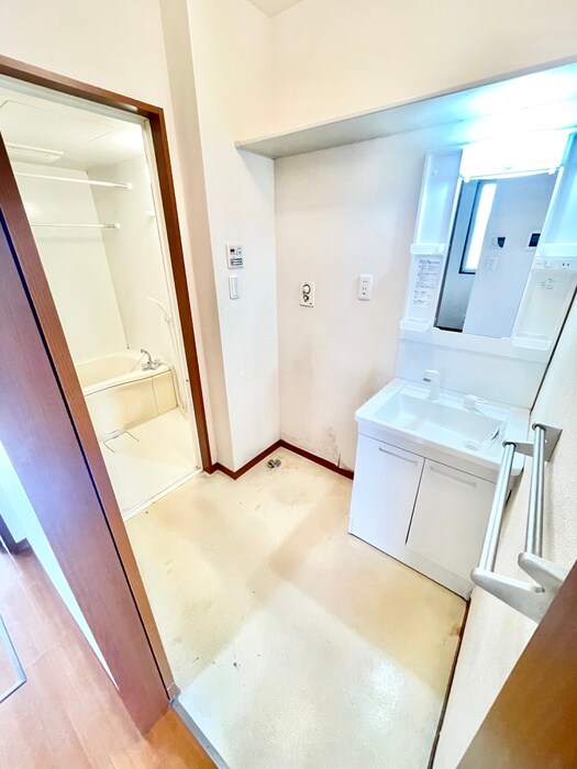 物件内観写真14　(洗濯機置場)