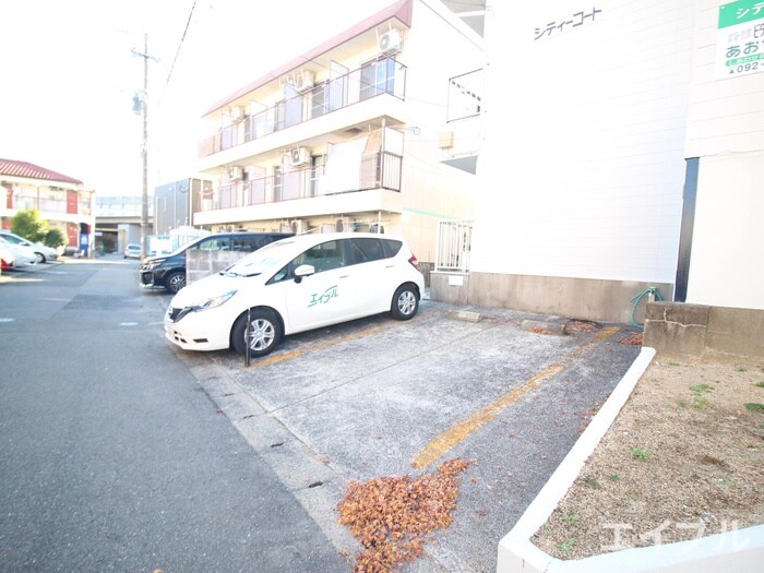 物件外観写真3　(駐車場)