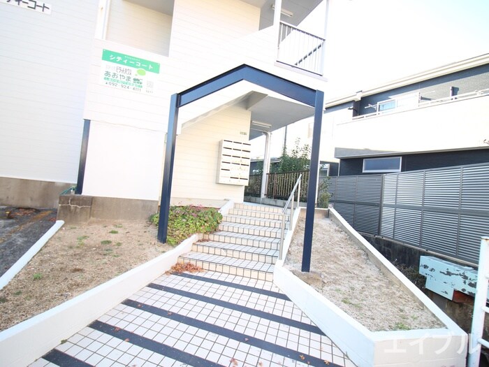 物件外観写真4　(エントランス部分)