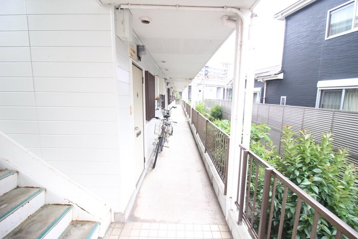 物件外観写真6　(エントランス部分)