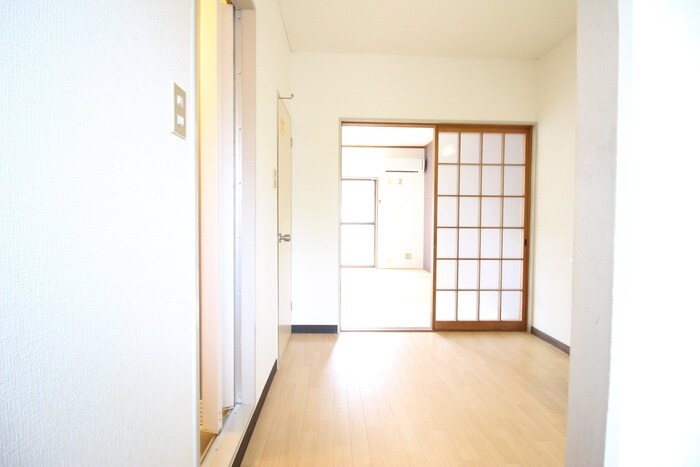 物件内観写真11　(玄関)