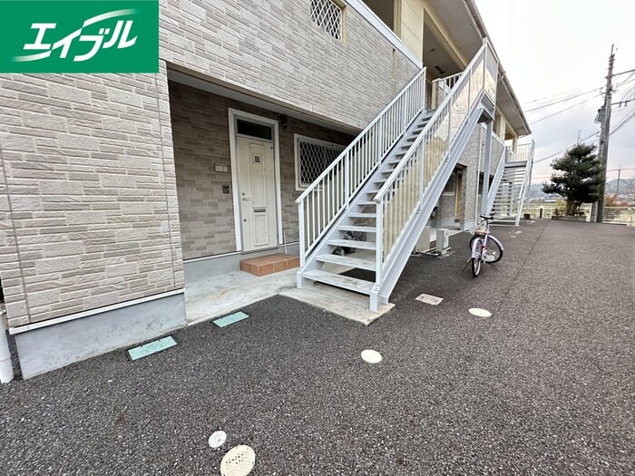 物件外観写真5　(エントランス部分)