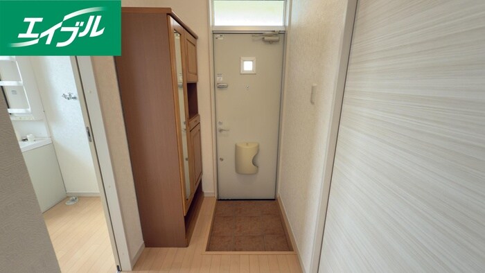 物件内観写真13　(玄関)