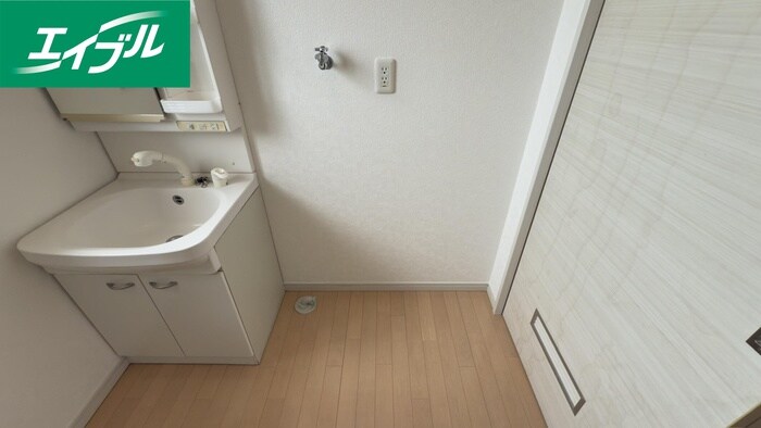 物件内観写真16　(洗濯機置場)