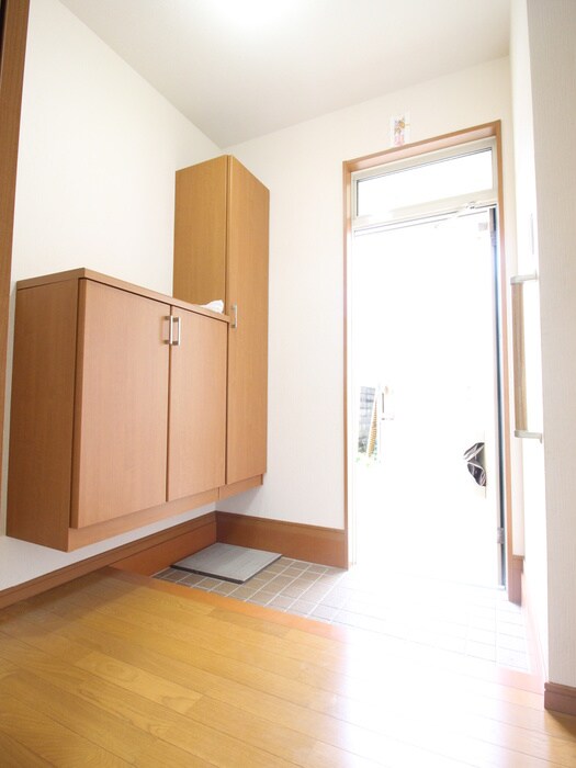 物件内観写真10　(玄関)