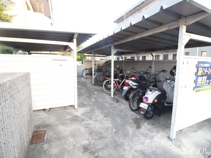 物件外観写真4　(駐輪場)