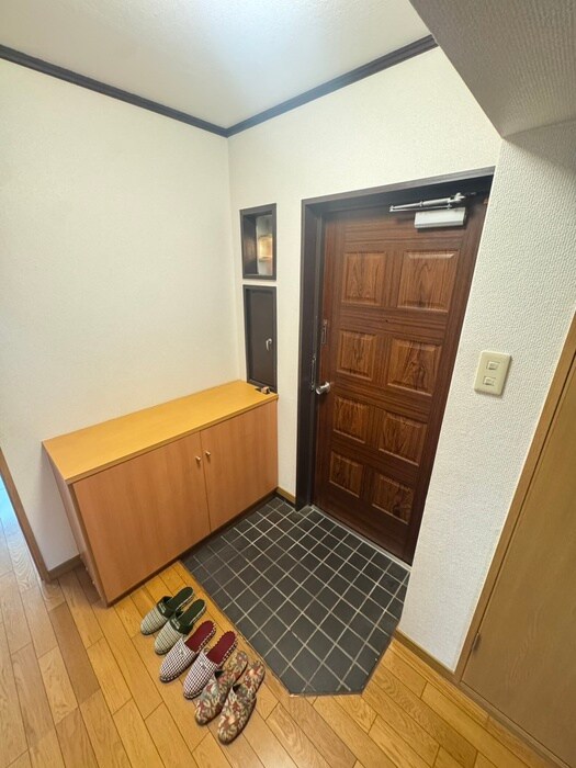 物件内観写真8　(玄関)