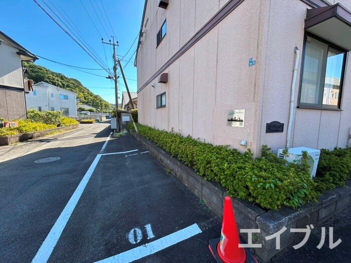 物件外観写真4　(駐車場)