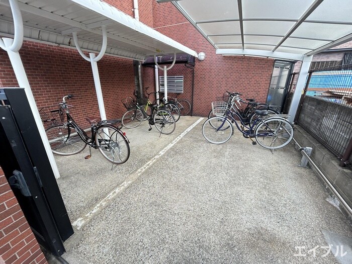 物件外観写真4　(駐輪場)