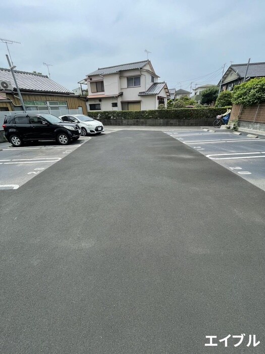 物件外観写真2　(駐車場)