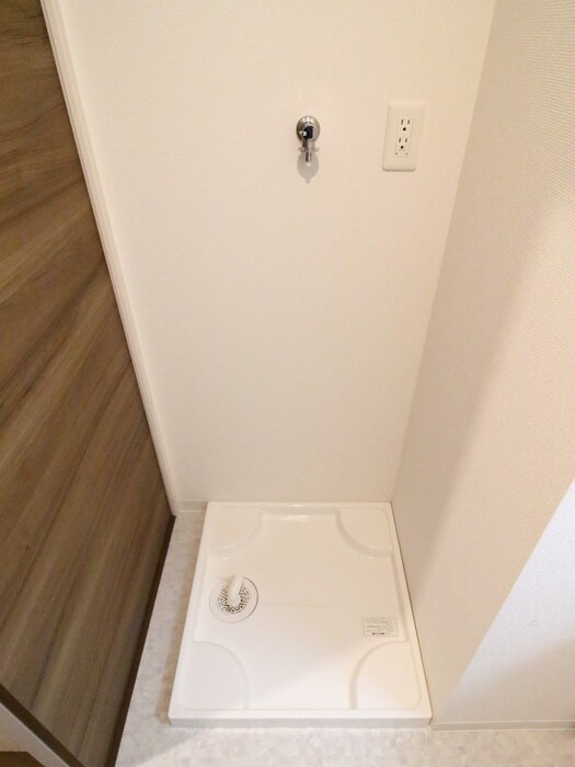 物件内観写真18　(洗濯機置場)