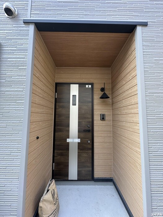 物件外観写真5　(エントランス部分)