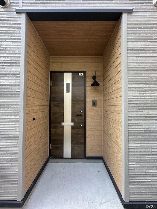 物件外観写真6　(エントランス部分)