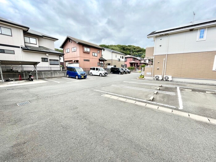 物件外観写真2　(駐車場)
