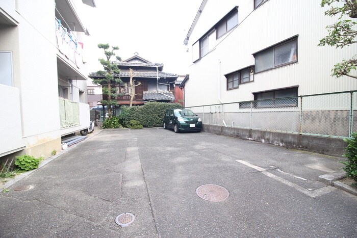 物件外観写真5　(駐車場)