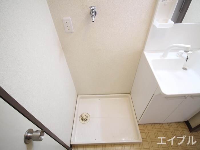 物件内観写真11　(洗濯機置場)