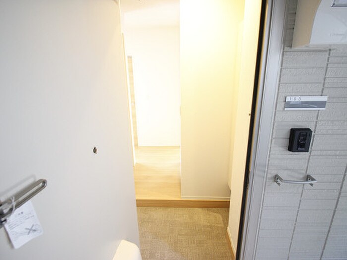 物件内観写真10　(玄関)