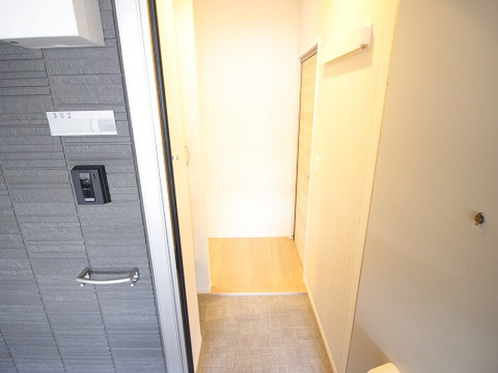 物件内観写真10　(玄関)