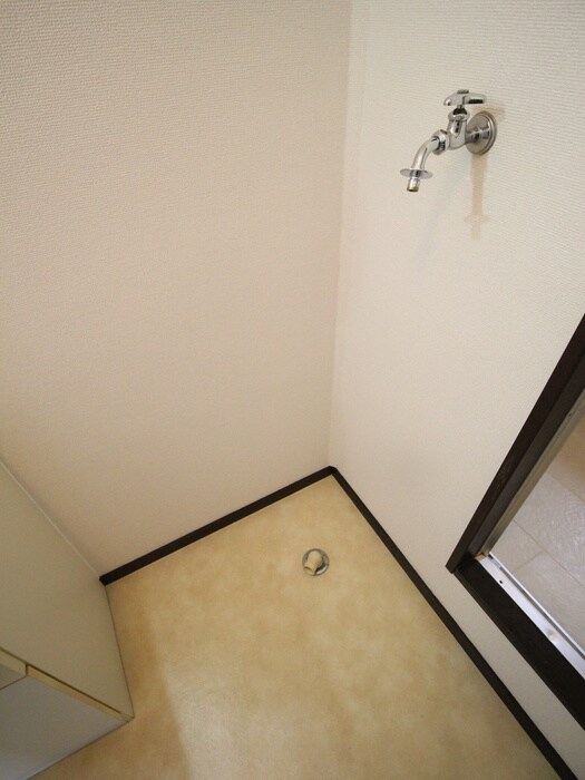 物件内観写真9　(洗濯機置場)