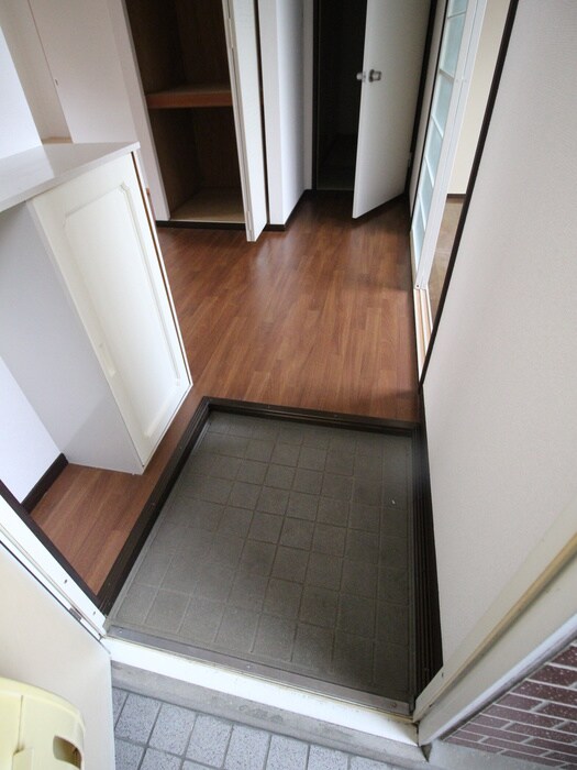 物件内観写真13　(玄関)