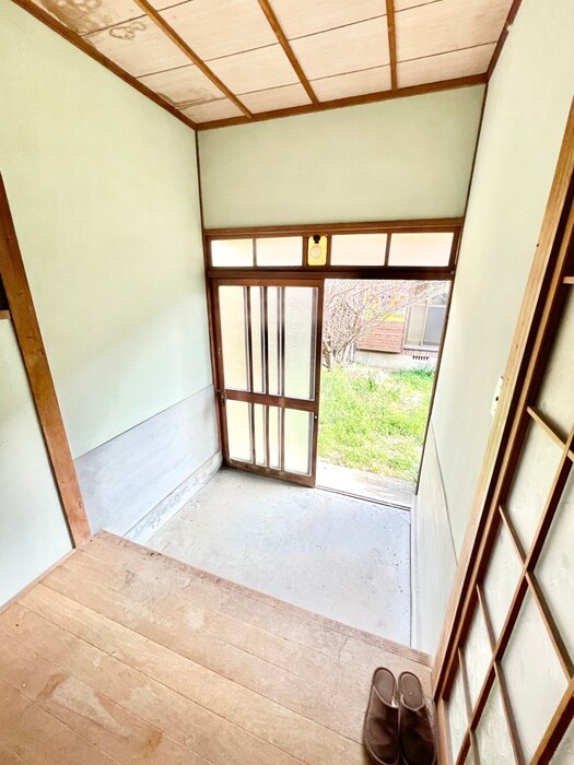 物件内観写真10　(玄関)