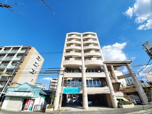 けやき通り内山外観写真