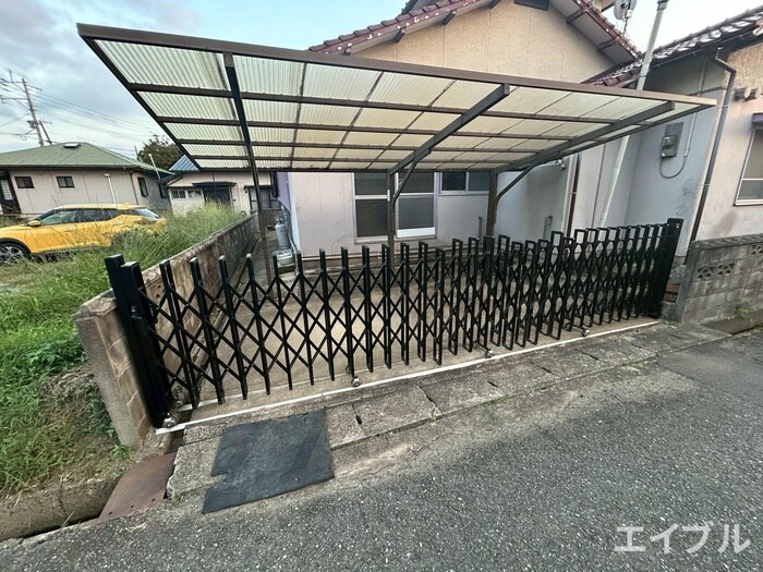 物件外観写真2　(駐車場)