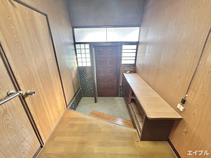 物件内観写真13　(玄関)