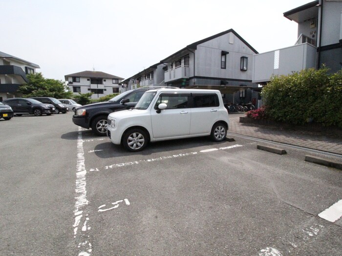 物件外観写真2　(駐車場)