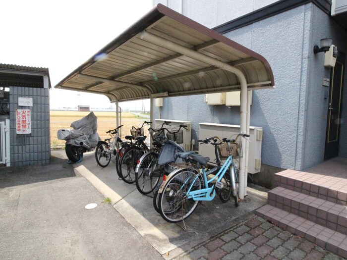 物件外観写真3　(駐輪場)