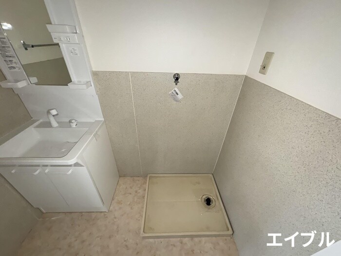 物件内観写真8　(洗濯機置場)