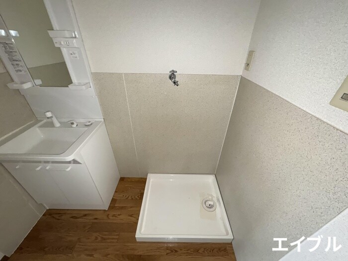 物件内観写真8　(洗濯機置場)