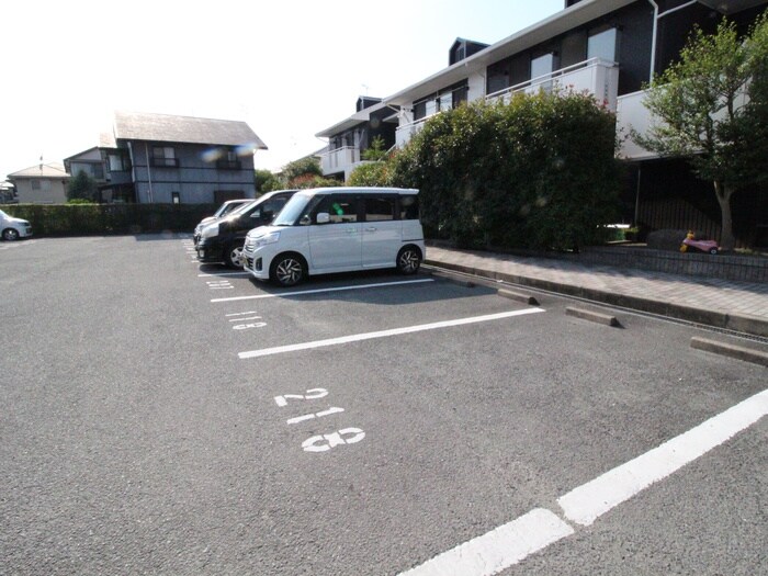 物件外観写真2　(駐車場)