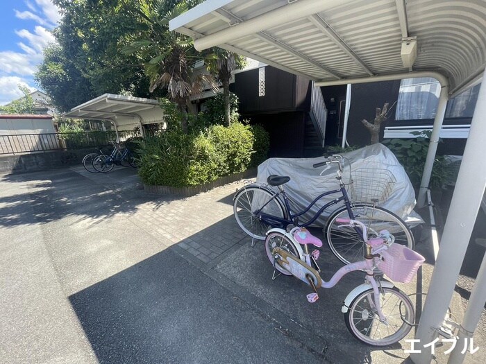 物件外観写真3　(駐輪場)