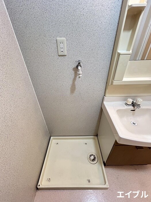 物件内観写真12　(洗濯機置場)