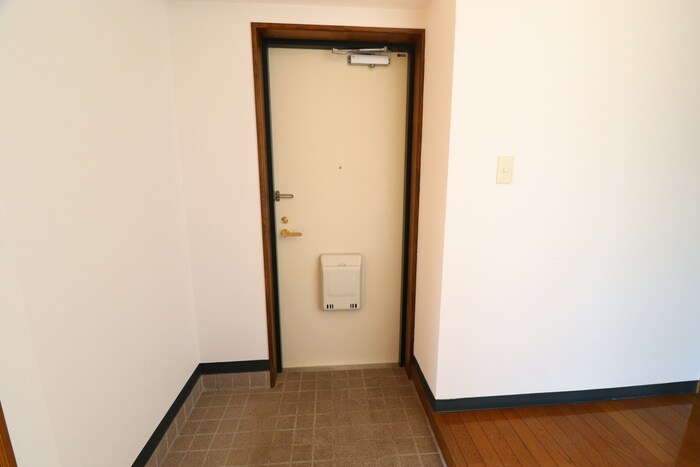 物件内観写真13　(玄関)
