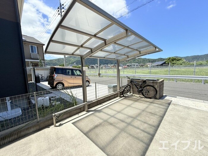 物件外観写真3　(駐輪場)