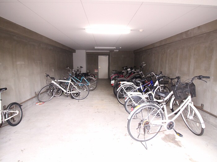 物件外観写真5　(駐輪場)