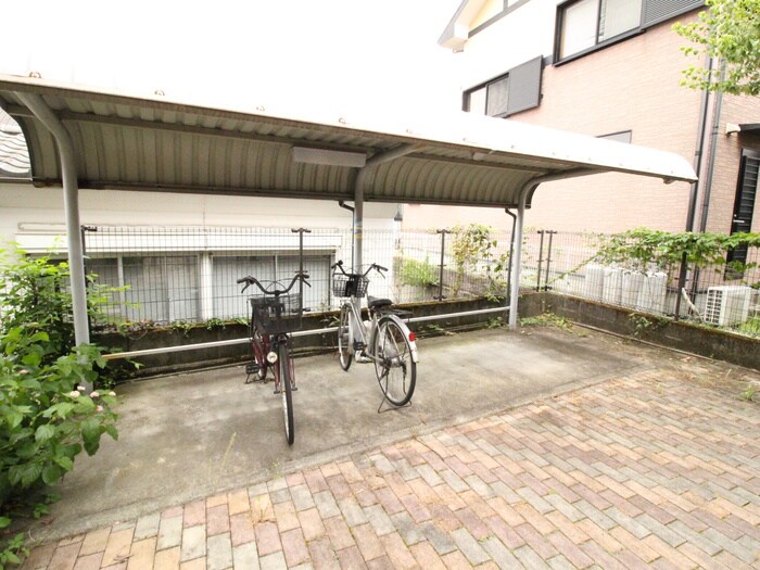 物件外観写真3　(駐輪場)