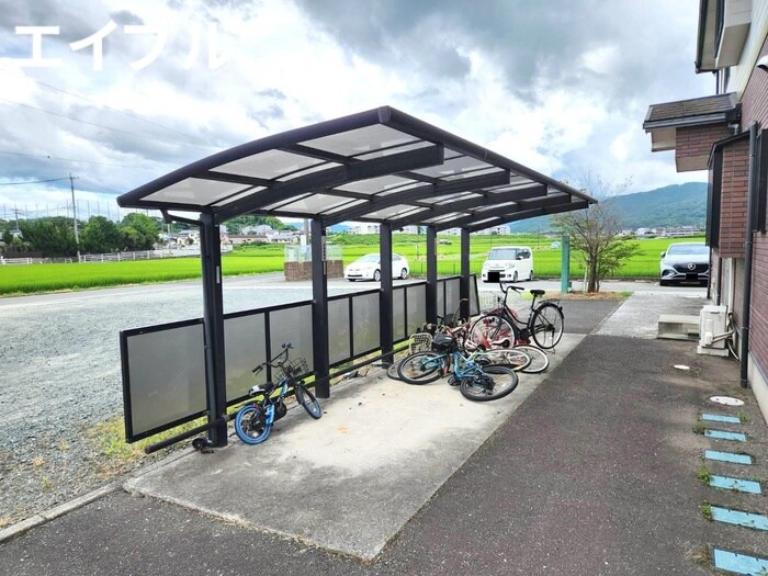 物件外観写真3　(駐輪場)