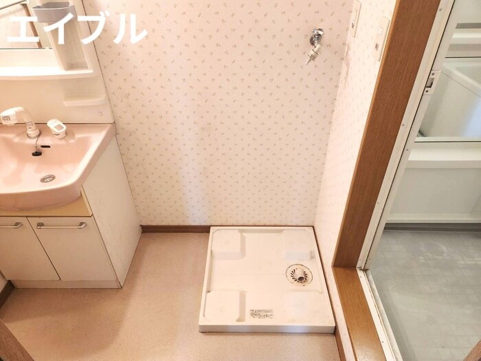 物件内観写真16　(洗濯機置場)