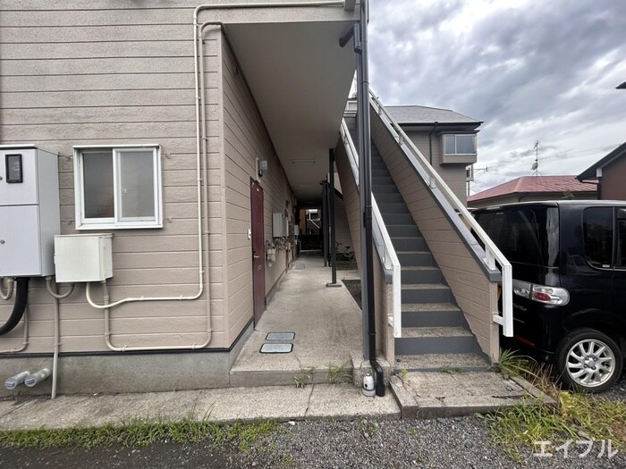 物件外観写真3　(エントランス部分)