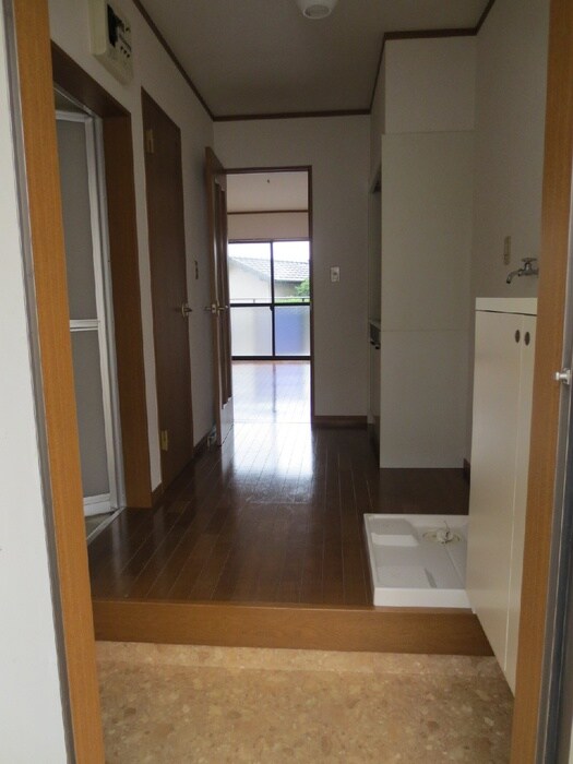 物件内観写真4　(玄関)