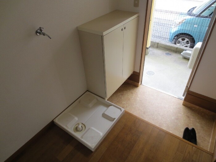 物件内観写真5　(洗濯機置場)