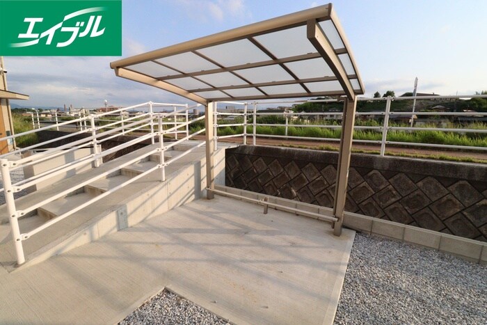 物件外観写真3　(駐輪場)