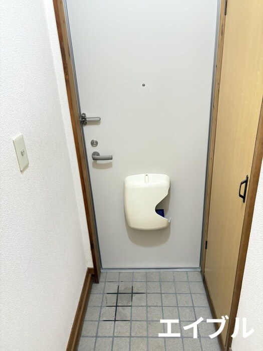物件内観写真13　(玄関)