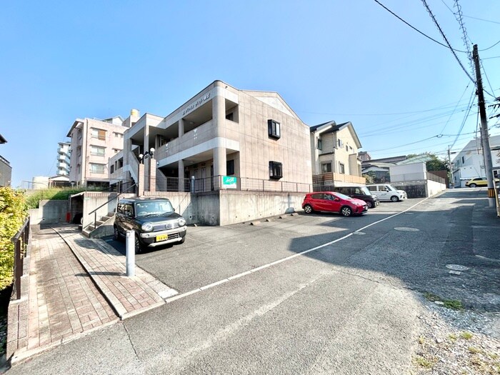 物件外観写真2　(駐車場)