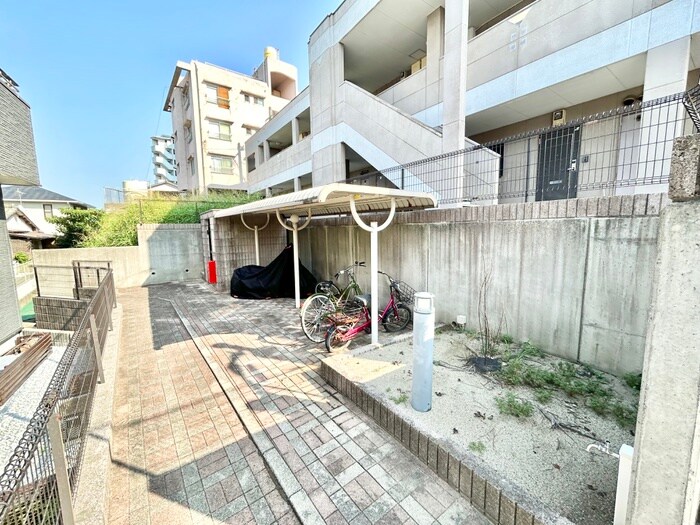 物件外観写真3　(駐輪場)