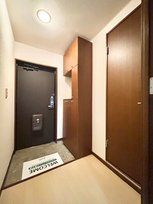物件内観写真11　(玄関)