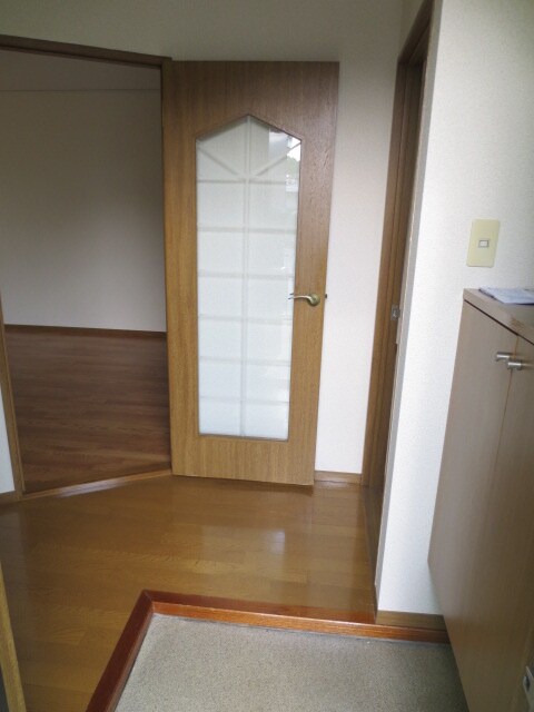 物件内観写真13　(玄関)